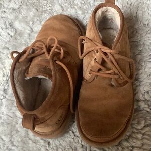 UGG LACEUP ANKLE BOOTS W7